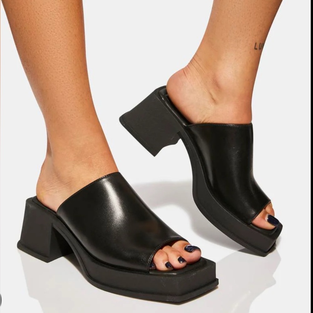 Vagabond Black Leather Mules
